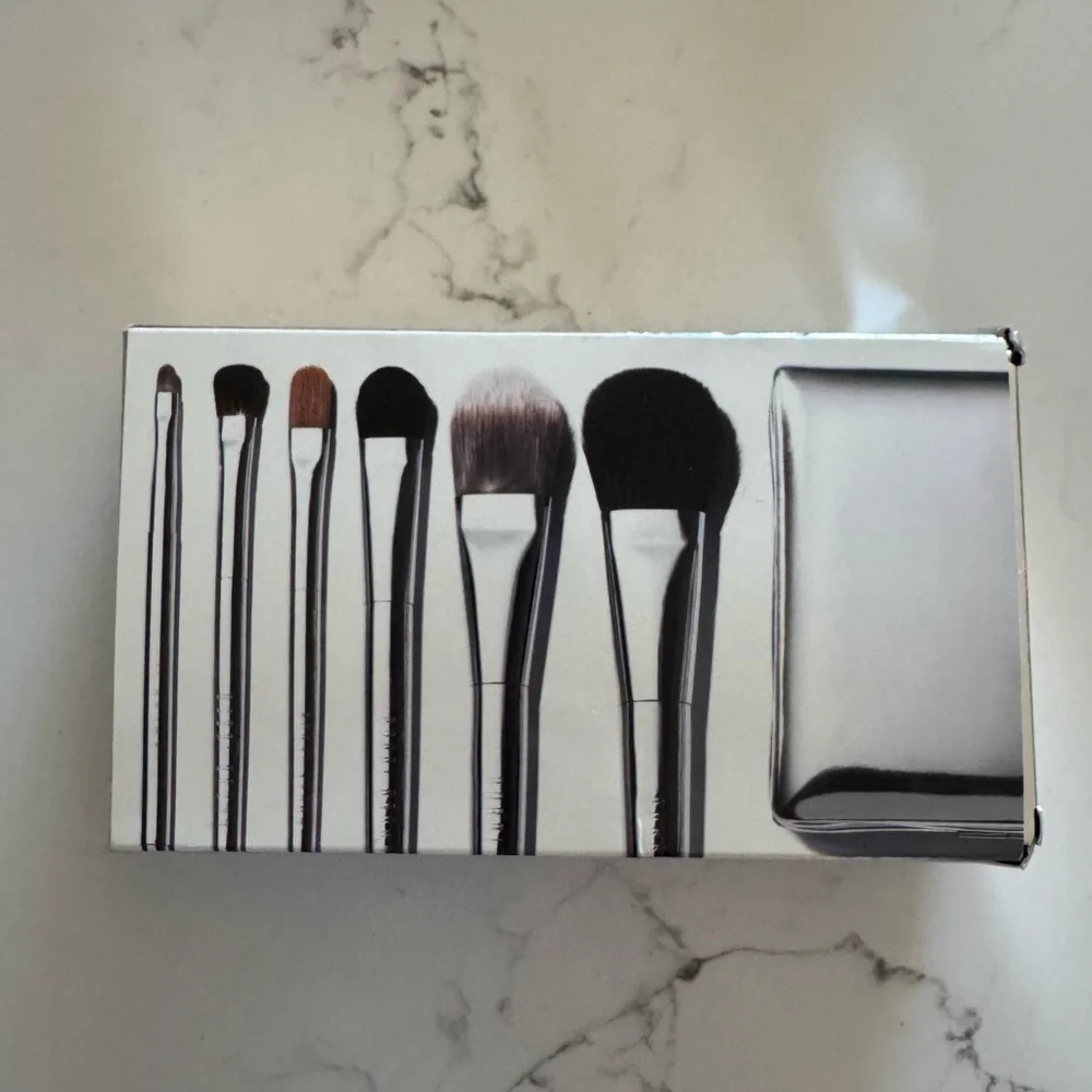 Bobby Brown Silver Travel Makeup Brush Set - Picture 2 of 10